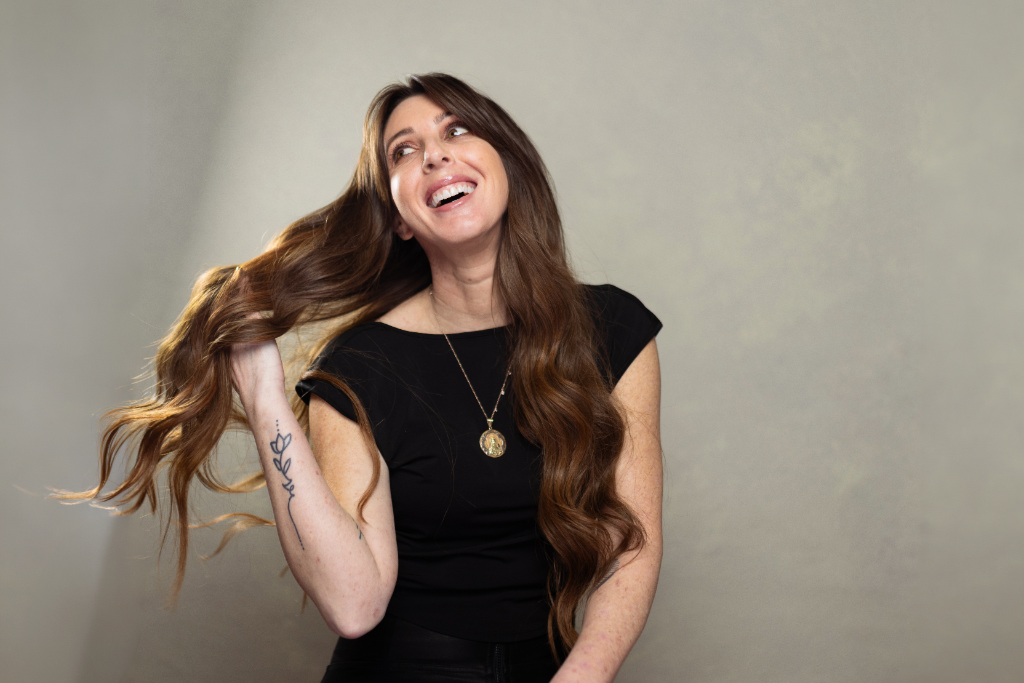 Michelle with long voluminous Mixie Mane extensions, laughing