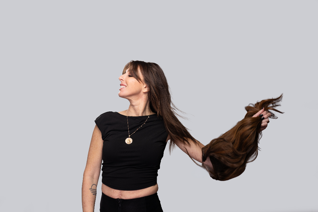 Michelle with Mixie Mane extension, hair sweeping outward